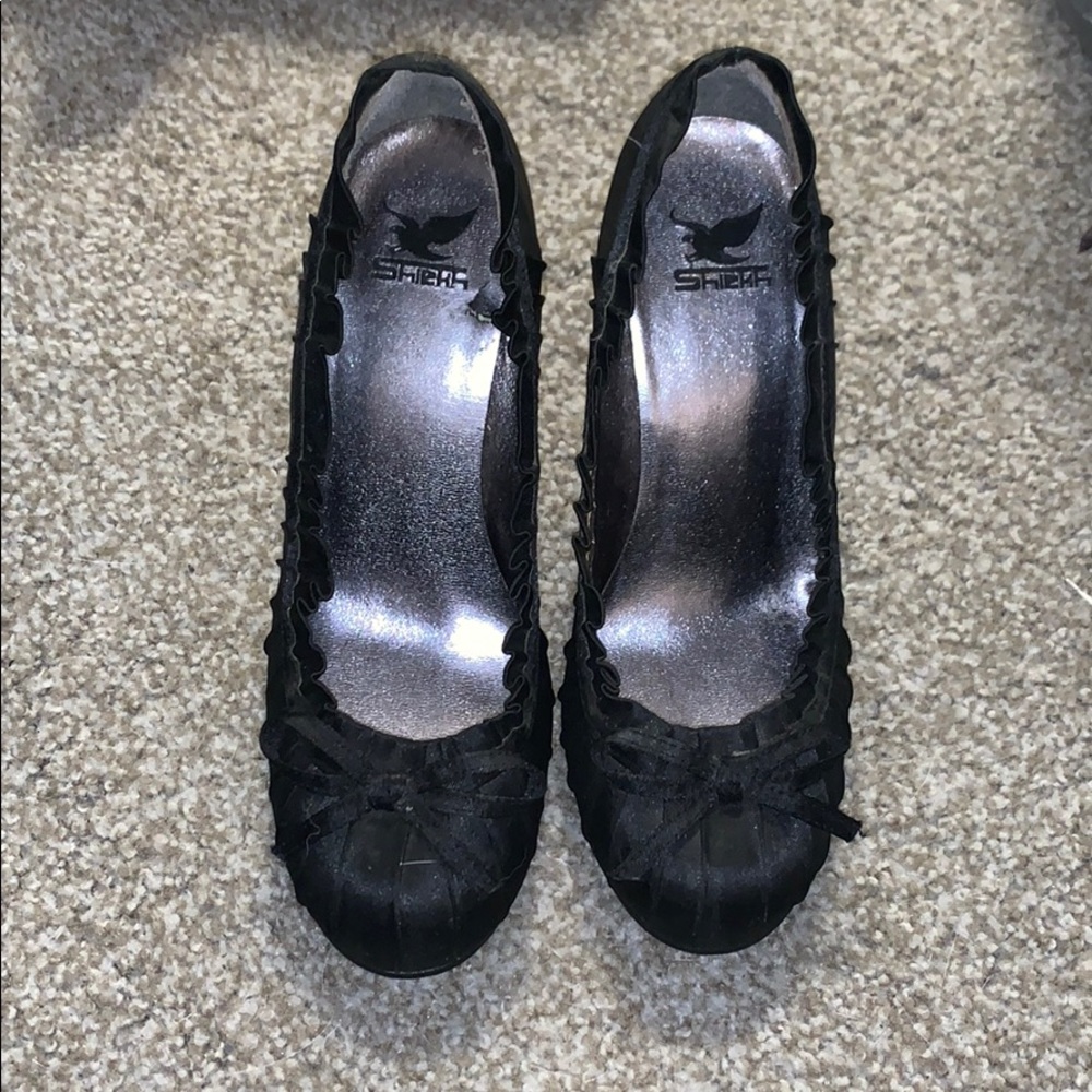 Black short pump heels
